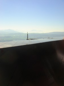 Eine Peilung eines Berggipfels