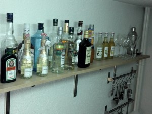 Regalbrett vor dem Audiosystem Einbau