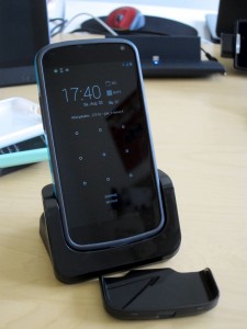 RND Dock mit Nexus 4 mit Bumper