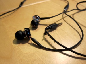 RHA MA450i in-ear Kopfhörer mit abgerissenem Plastik  - 1