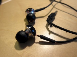 RHA MA450i in-ear Kopfhörer mit abgerissenem Plastik  - 2