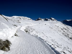 Winterwanderweg am Muottas Muragl, Engadin, Kanton Graubünden, Schweiz